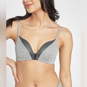 Lively All-Day Deep V No-Wire bra wireless wire fee